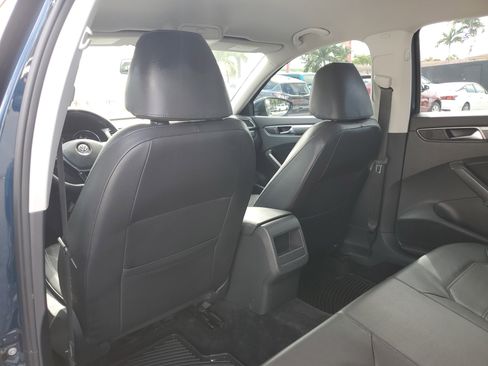 Used 2018 Volkswagen Passat 2.0T R-Line image 28