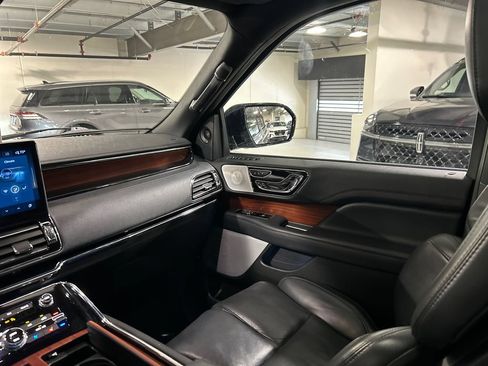 Used 2023 Lincoln Navigator Reserve AWD/4WD image 25