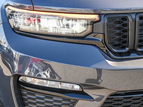 New 2025 Jeep Grand Cherokee Limited image 13