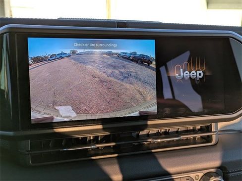 Used 2024 Jeep Wrangler Sahara image 19