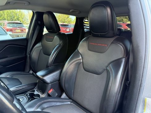 Used 2017 Jeep Cherokee Trailhawk w/ Comfort & Convenience Group image 12