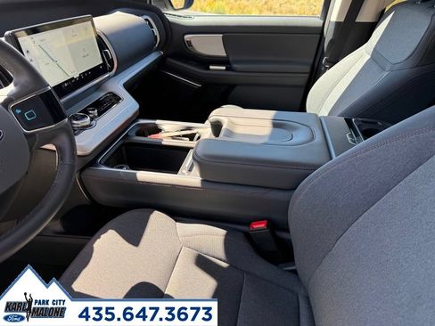 Used 2025 Ford Expedition Active AWD/4WD image 21