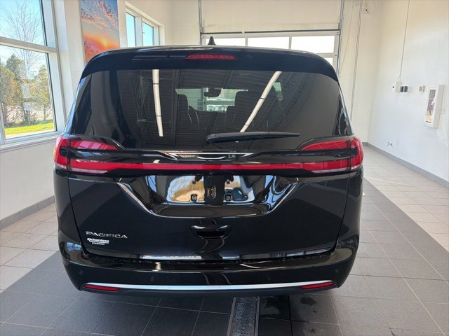 New 2027 Chrysler Pacifica Select FWD image 5