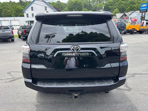 Used 2020 Toyota 4Runner SR5 AWD/4WD image 4