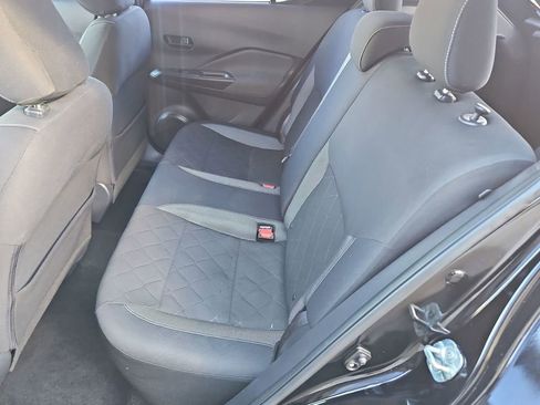 Used 2019 Nissan Kicks S image 18