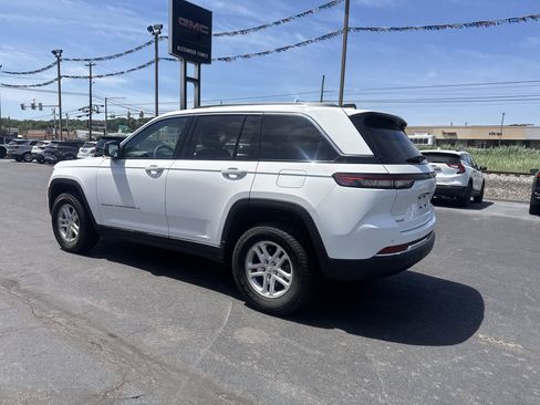 Used 2023 Jeep Grand Cherokee Laredo AWD/4WD image 6