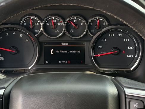 Used 2021 Chevrolet Suburban LT RWD image 19