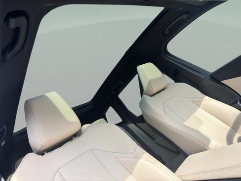 Used 2025 BMW X3 xDrive30i w/ Convenience Package image 27