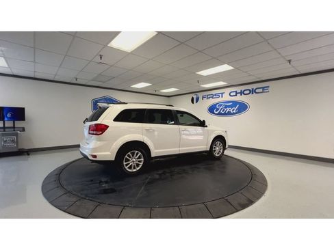 Used 2017 Dodge Journey SXT w/ Premium Group AWD/4WD image 2