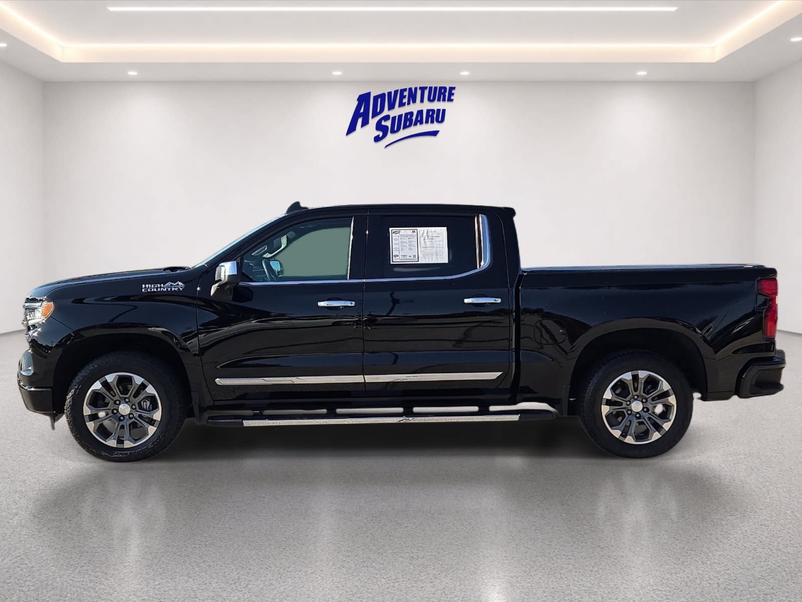 Used 2023 Chevrolet Silverado 1500 High Country w/ Technology Package AWD/4WD image 4