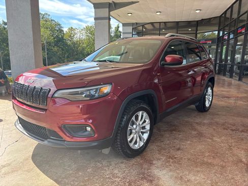 Used 2019 Jeep Cherokee Latitude w/ Popular Appearance Group image 3