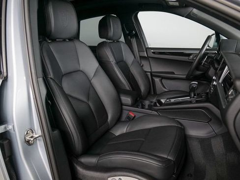 Certified 2026 Porsche Macan AWD/4WD image 11
