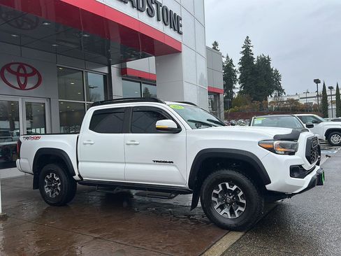 Used 2023 Toyota Tacoma TRD Off-Road w/ Technology Package image 5