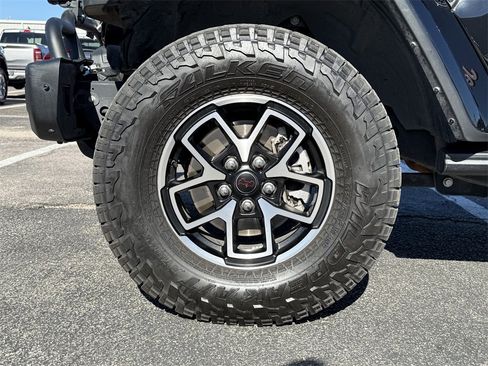 Used 2024 Jeep Gladiator Rubicon w/ Technology Group image 9