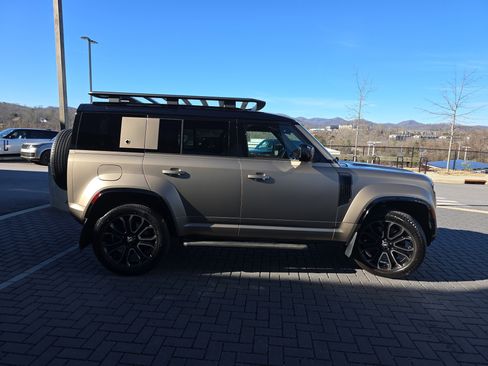 Certified 2025 Land Rover Defender 110 image 4