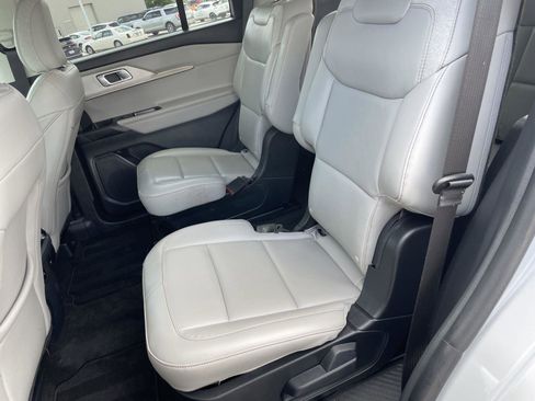 Used 2013 Ford Taurus SEL FWD image 23