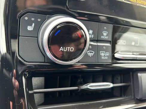 Certified 2024 Toyota Highlander XLE AWD/4WD image 23