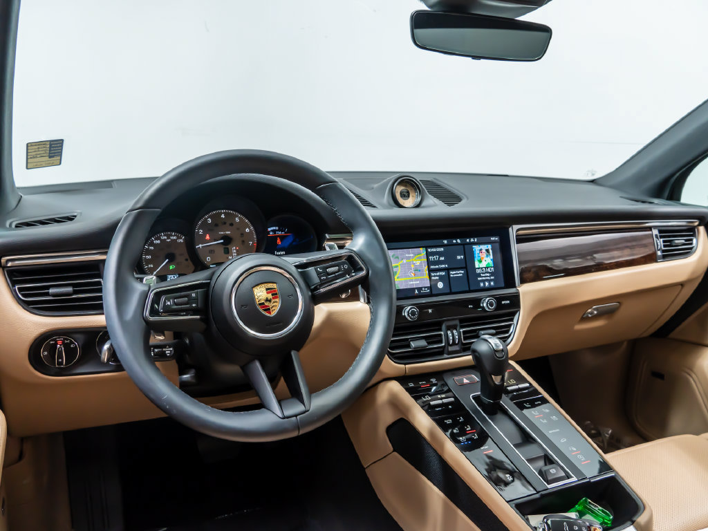 Used 2026 Porsche Macan AWD/4WD image 15