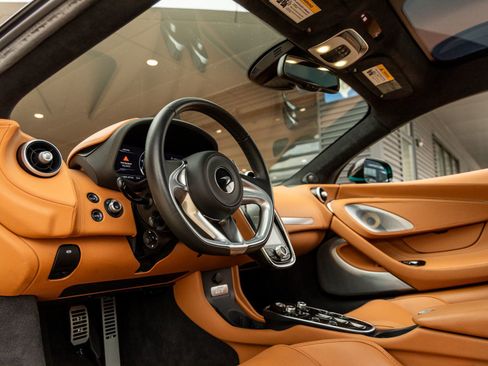 Used 2023 McLaren GT RWD image 23
