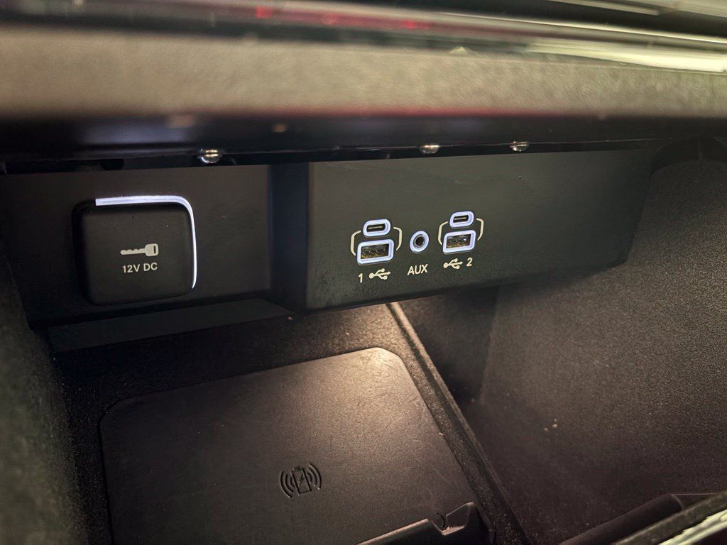Used 2024 Jeep Wagoneer Series II w/ Flexible Seating Group RWD image 27