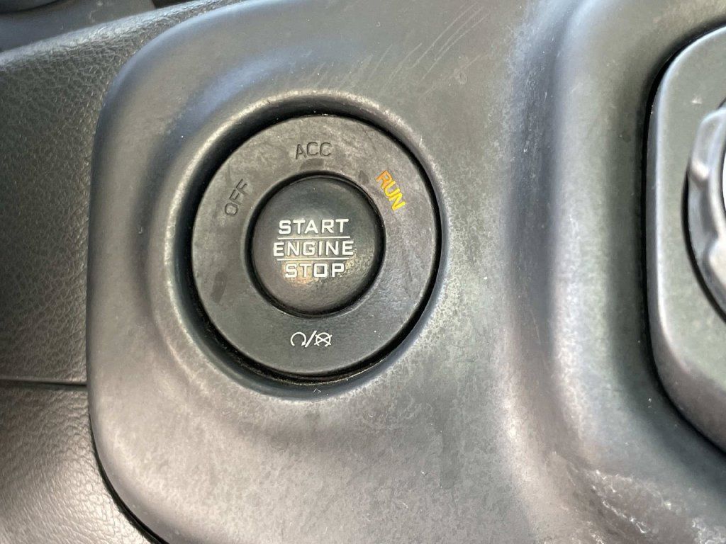 Used 2018 Jeep Wrangler Unlimited Sahara AWD/4WD image 49