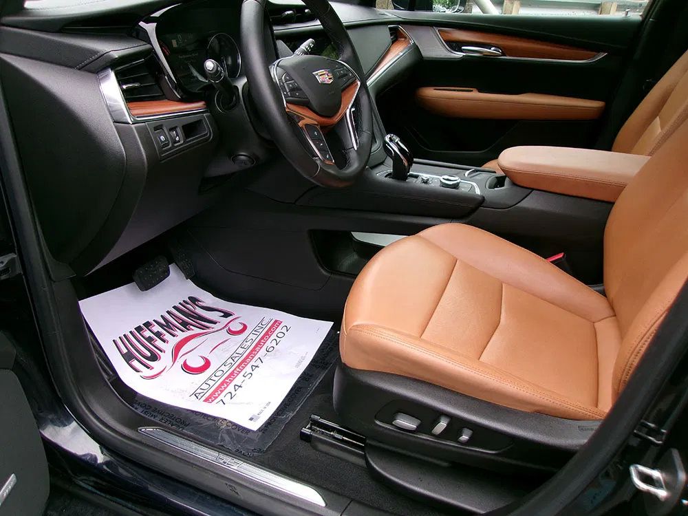 Used 2021 Cadillac XT5 Premium Luxury w/ LPO, Floor Liner Package AWD/4WD image 16