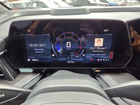 Used 2025 Chevrolet Suburban Premier image 33