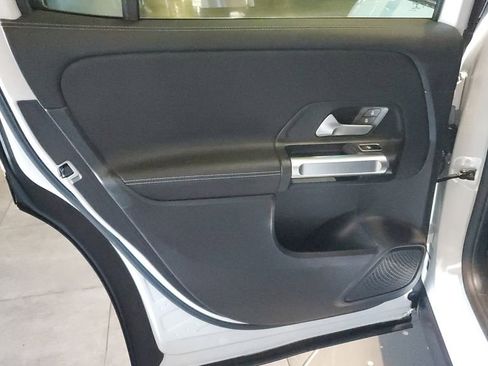 Used 2022 Mercedes-Benz GLB 35 AMG 4MATIC image 18