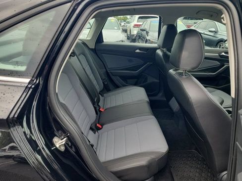 Used 2025 Volkswagen Jetta SE FWD image 8