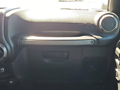 Used 2018 Jeep Wrangler Unlimited Sport S AWD/4WD image 25