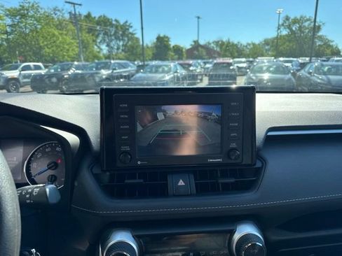 Used 2022 Toyota RAV4 LE AWD/4WD image 15