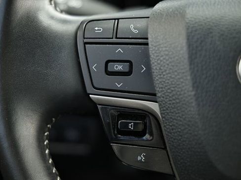 Used 2025 Toyota Camry SE FWD image 32