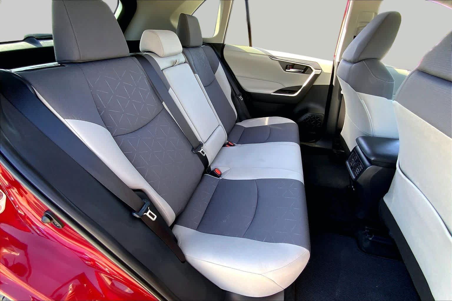Used 2024 Toyota RAV4 XLE FWD image 19