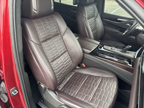 Used 2023 Cadillac Escalade ESV Sport Platinum w/ LPO, ONYX Package AWD/4WD image 34