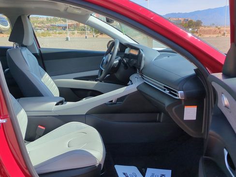 Used 2025 Hyundai Elantra Limited image 31