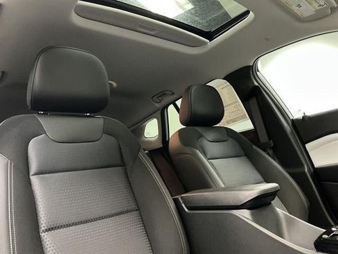 New 2026 Chevrolet Trax LT w/ Sunroof Package FWD image 33