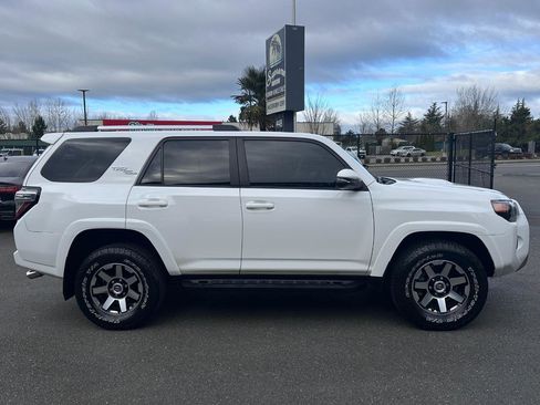 Used 2018 Toyota 4Runner TRD Off-Road Premium w/ Convenience Package image 22