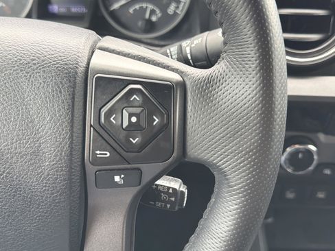 Used 2017 Toyota Tacoma TRD Sport w/ Premium & Technology Package AWD/4WD image 25
