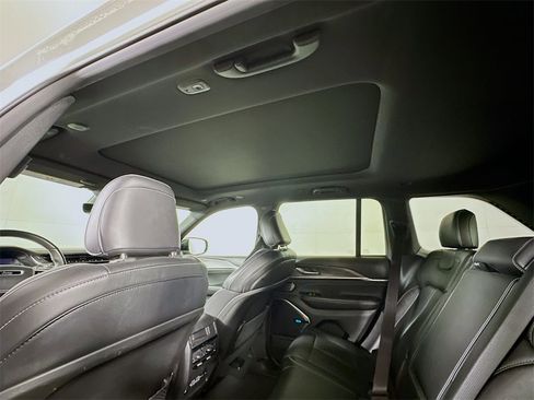 Used 2022 Jeep Grand Cherokee Overland image 13