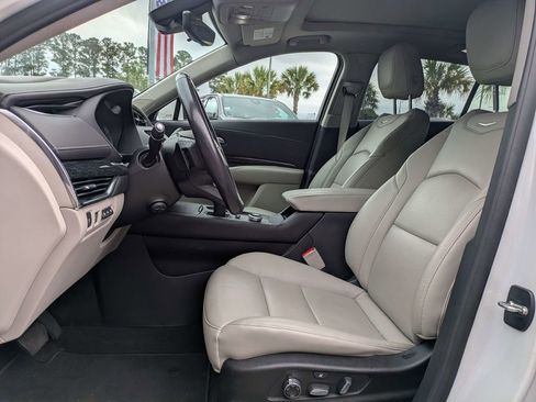 Used 2023 Cadillac XT4 Premium Luxury w/ Technology Package FWD image 21