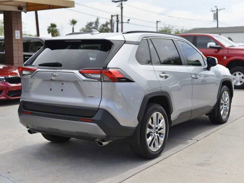 Used 2019 Toyota RAV4 Limited image 3
