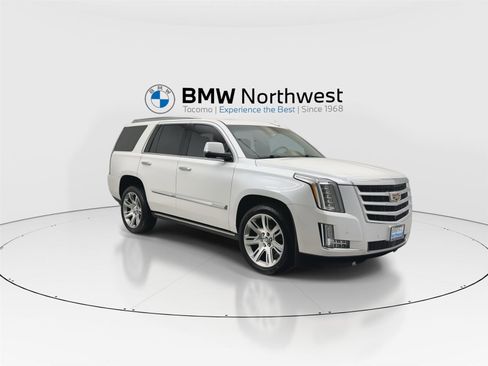 Used 2016 Cadillac Escalade Premium AWD/4WD image 6