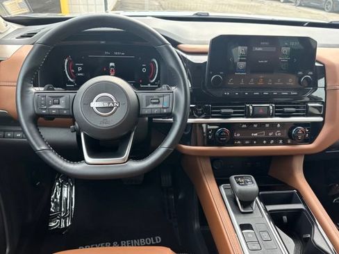 Used 2025 Nissan Pathfinder Platinum AWD/4WD image 21
