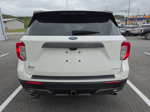 Used 2022 Ford Explorer XLT w/ Equipment Group 202A AWD/4WD image 4