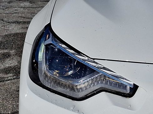 Used 2023 BMW 230i Coupe w/ Premium Package image 9