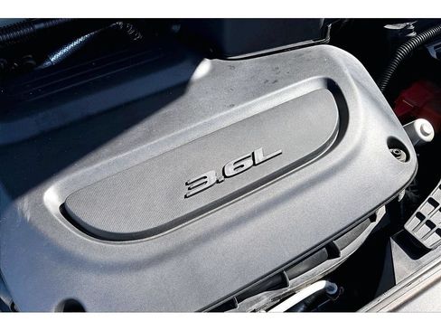 Used 2024 Chrysler Pacifica Touring-L FWD image 31