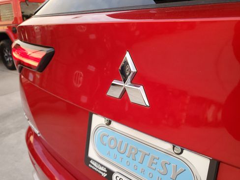 Used 2024 Mitsubishi Outlander SE image 7