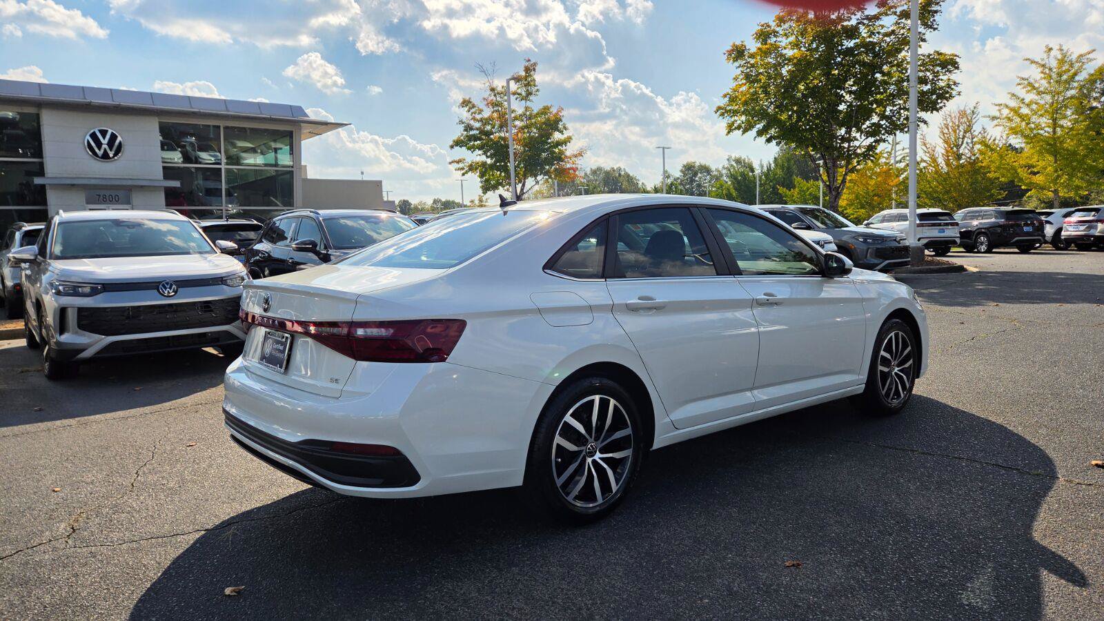 Certified 2026 Volkswagen Jetta SE FWD image 5