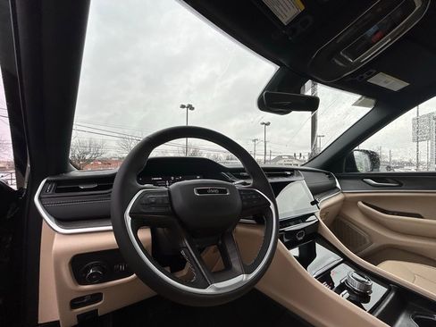 New 2026 Jeep Grand Cherokee Limited AWD/4WD image 16