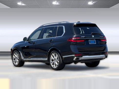 Used 2025 BMW X7 xDrive40i AWD/4WD image 3